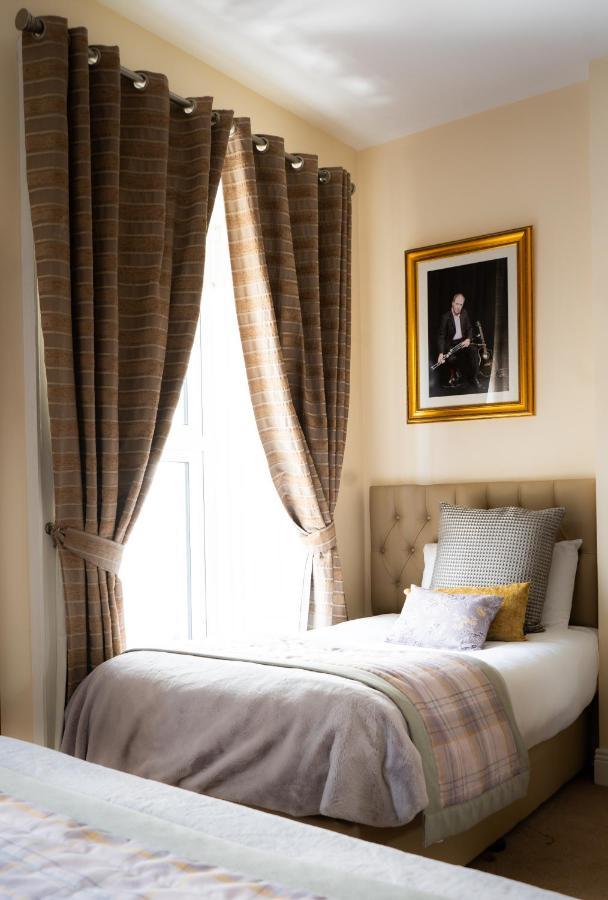 Brogans Bar & Hotel Трим Экстерьер фото