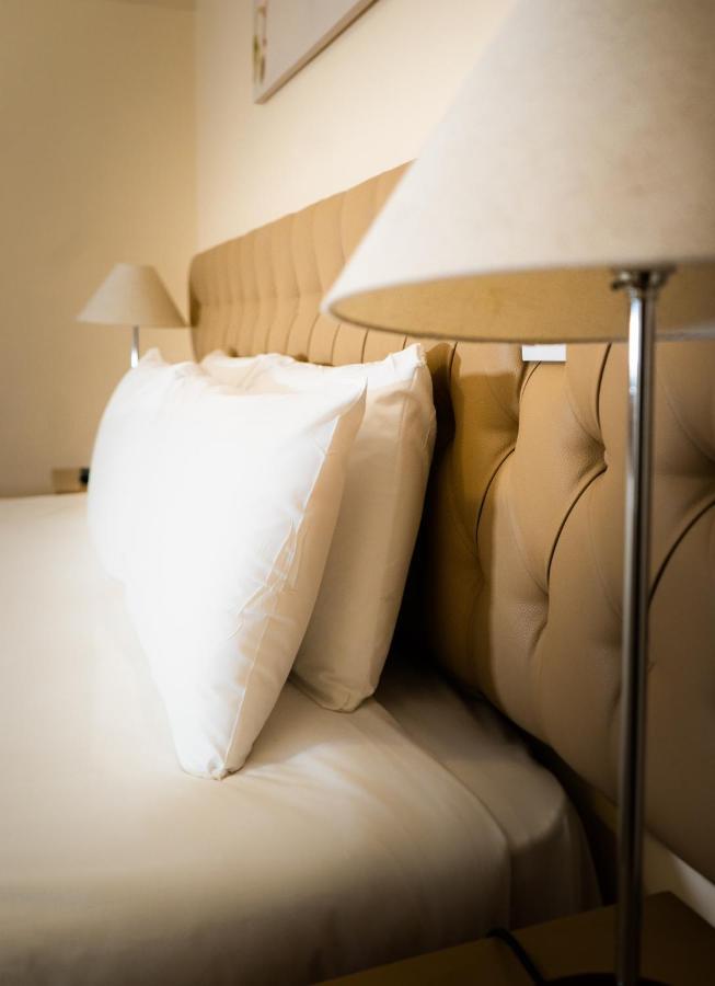Brogans Bar & Hotel Трим Экстерьер фото