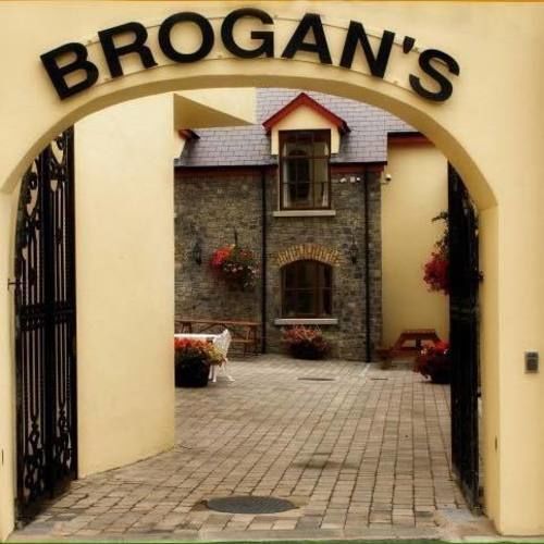 Brogans Bar & Hotel Трим Экстерьер фото